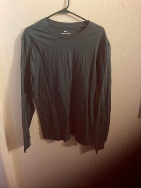 Nike Long-Sleeve Crew Tee in Forest Green